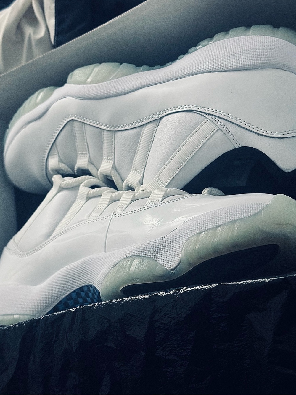 Like New!!! Jordan 11 Retro Low Legend Blue Men's 10.5